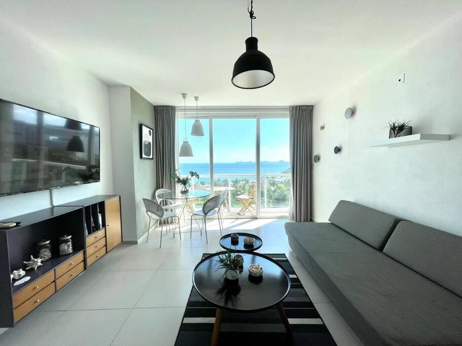 Apartment *sun Scape Beachfront By Casa Paraiso*